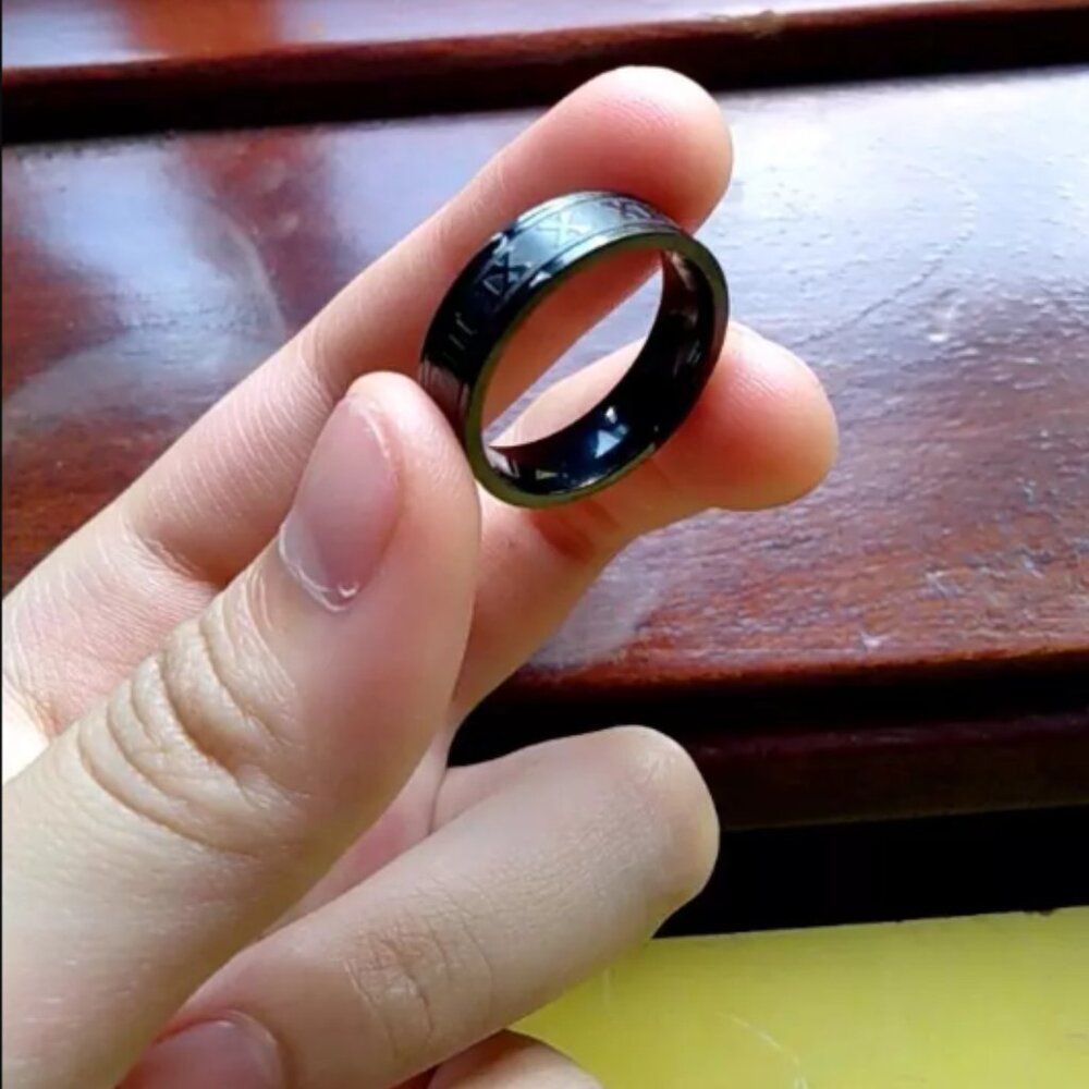 Round silver ring - Picture 3 of 3